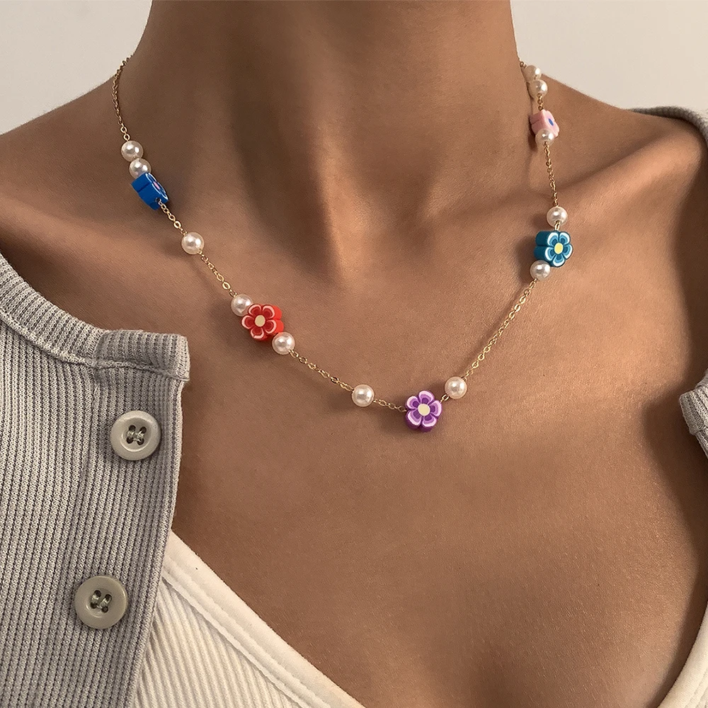 

Lacteo Y2K Rainbow Candy Color Heishi Clay Beads Flower Shape Choker Necklace Boho Imitation Pearls Clavicle Chain Necklace