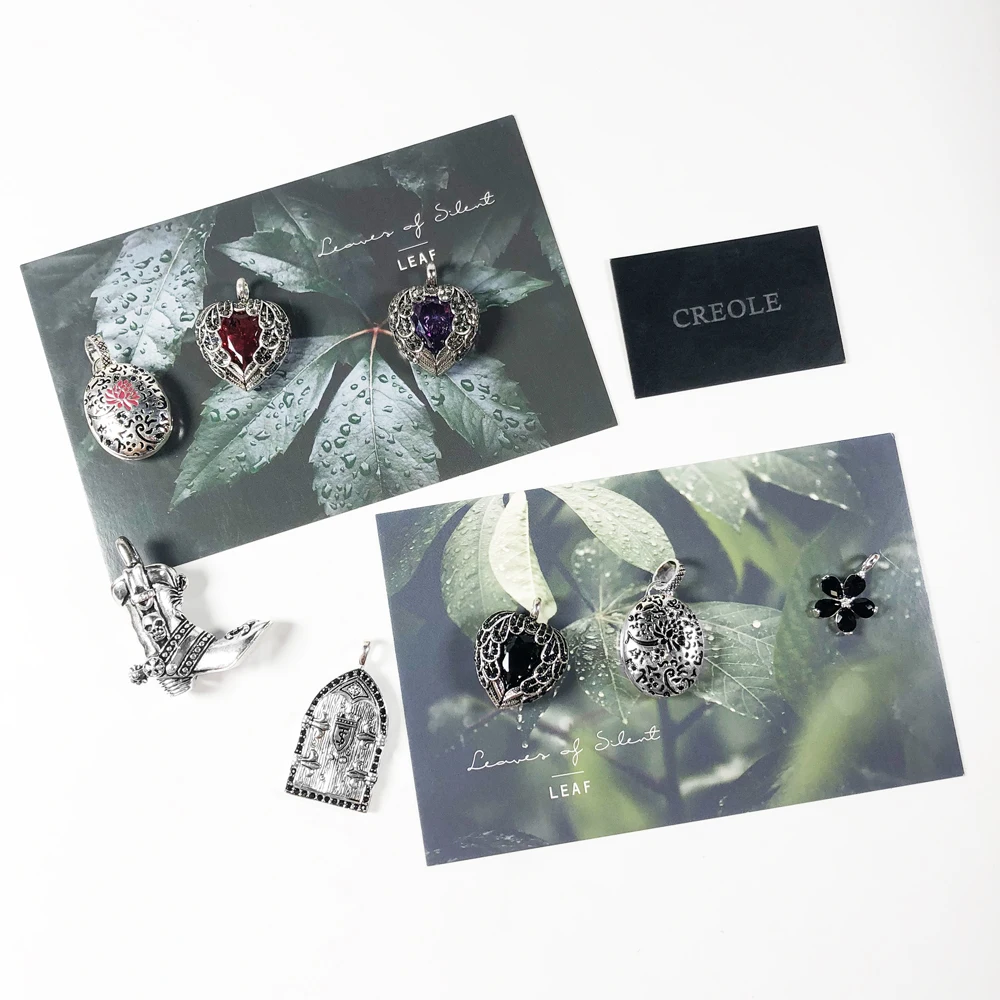 Медальон с крылатым сердцем и цветком ожерелье на окно ботинок черными