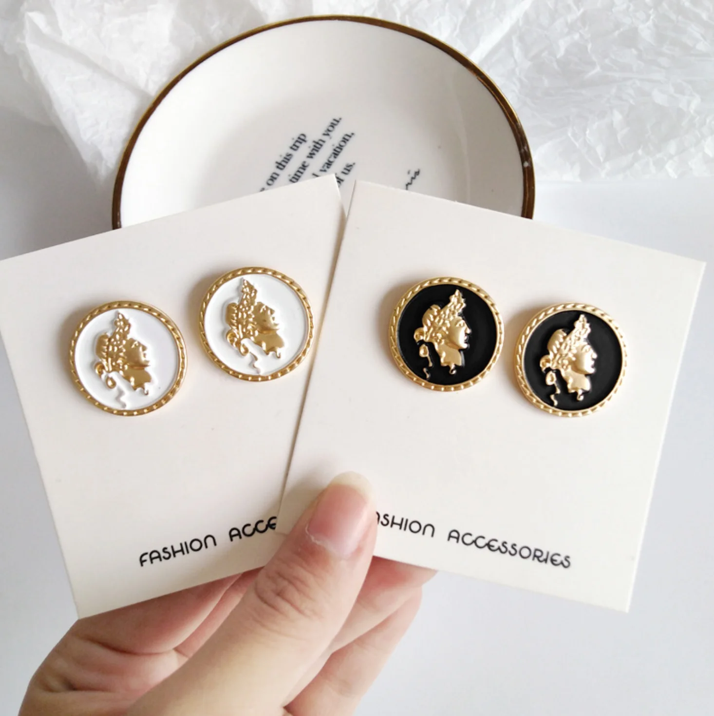

2020 vintage medieval style button earrings all-match French palace character head embossed earrings