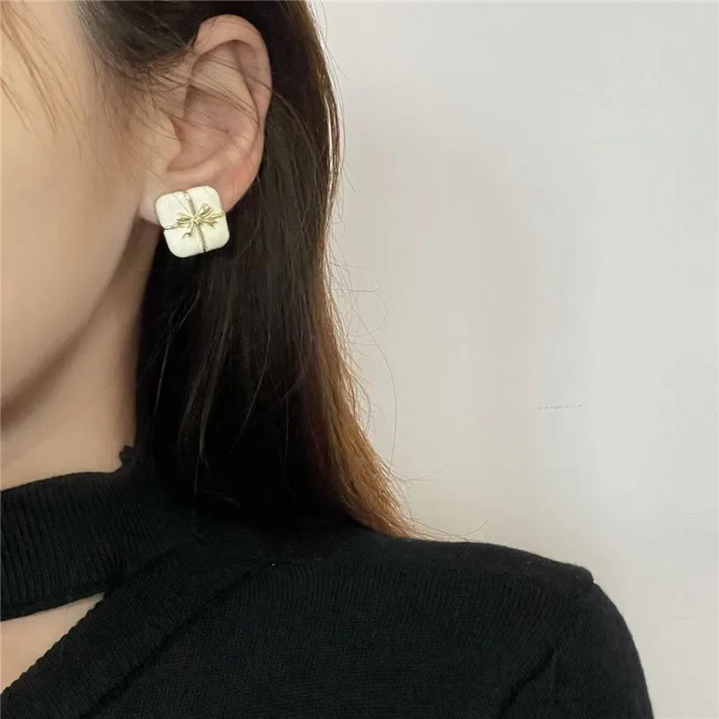 

New 2022 Cute Brown White Black Bowknot Stud Earrings For Women Accessories Square Earings Fashion Jewelry Female Gifts