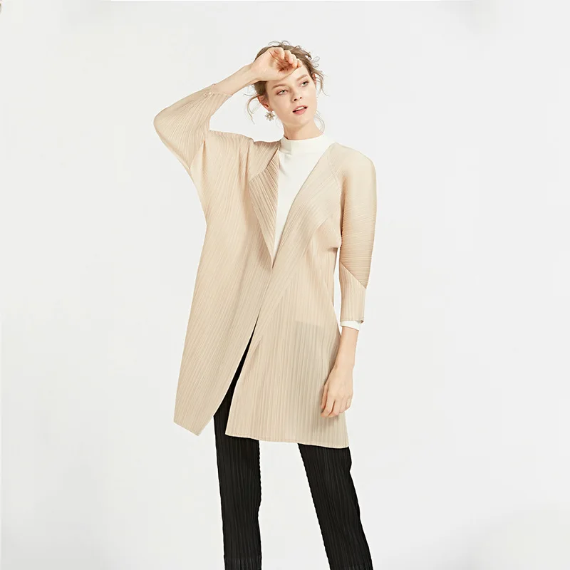 

Miyake Folds European American fashion long coat 2019spring new Russian thin pleated cardigan plus size trench coat Women TP3020