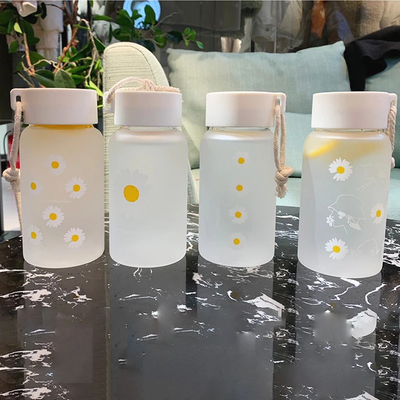 

500ml Small Daisy Transparent Plastic Water Bottles Frosted Seal Leakproof Fashionable Cup With Portable Rope Travel Tea Cup