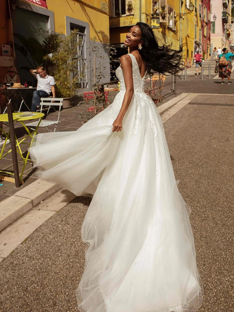 

YILIBER Lace wedding dress o-neck simple retro wedding gown backless embroidery applique lace tailing plus size