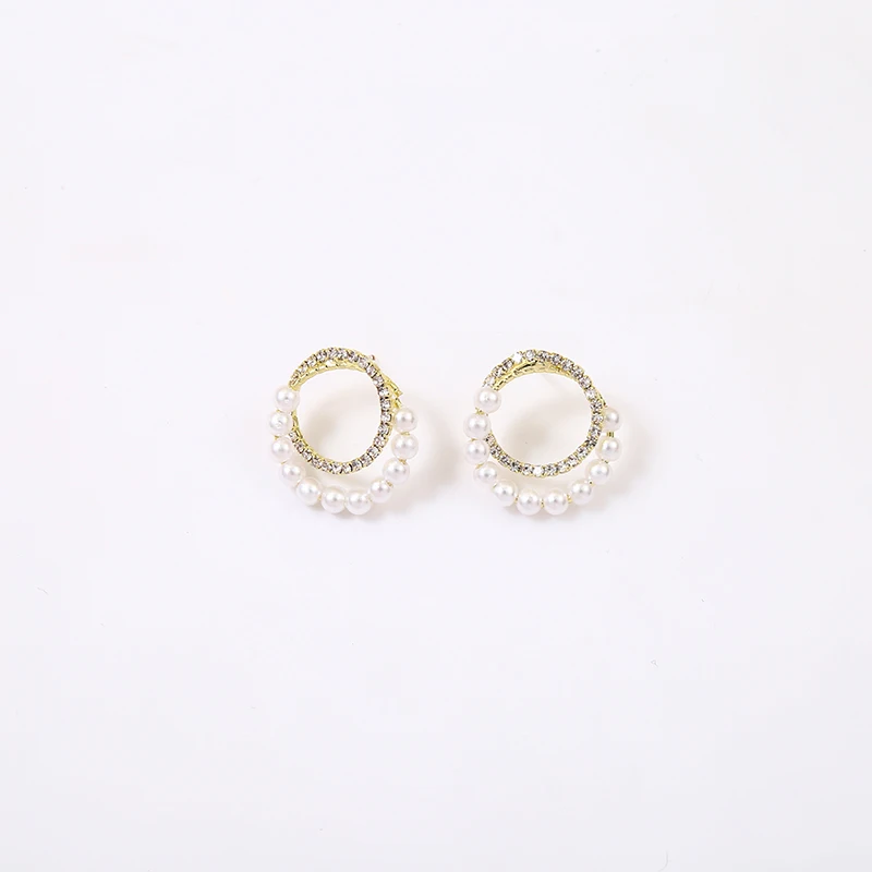 

Internet Influencer Pearl Rhinestone Studs 2021 New Trendy Elegant Circle Earrings Personalized Earrings Design Sense Earrings