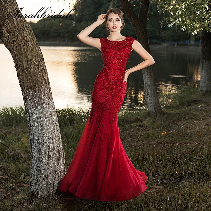 Элегантное вечернее платье в арабском стиле украшенное кристаллами бордового