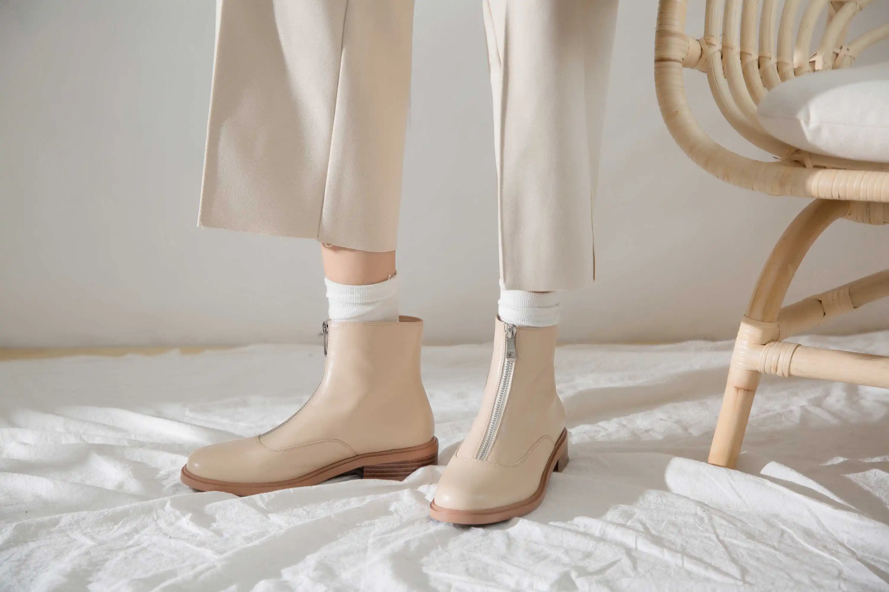 krazing pot winter warm leisure simple style genuine leather solid round toe low heels women fashion Zipper punk ankle boots L00