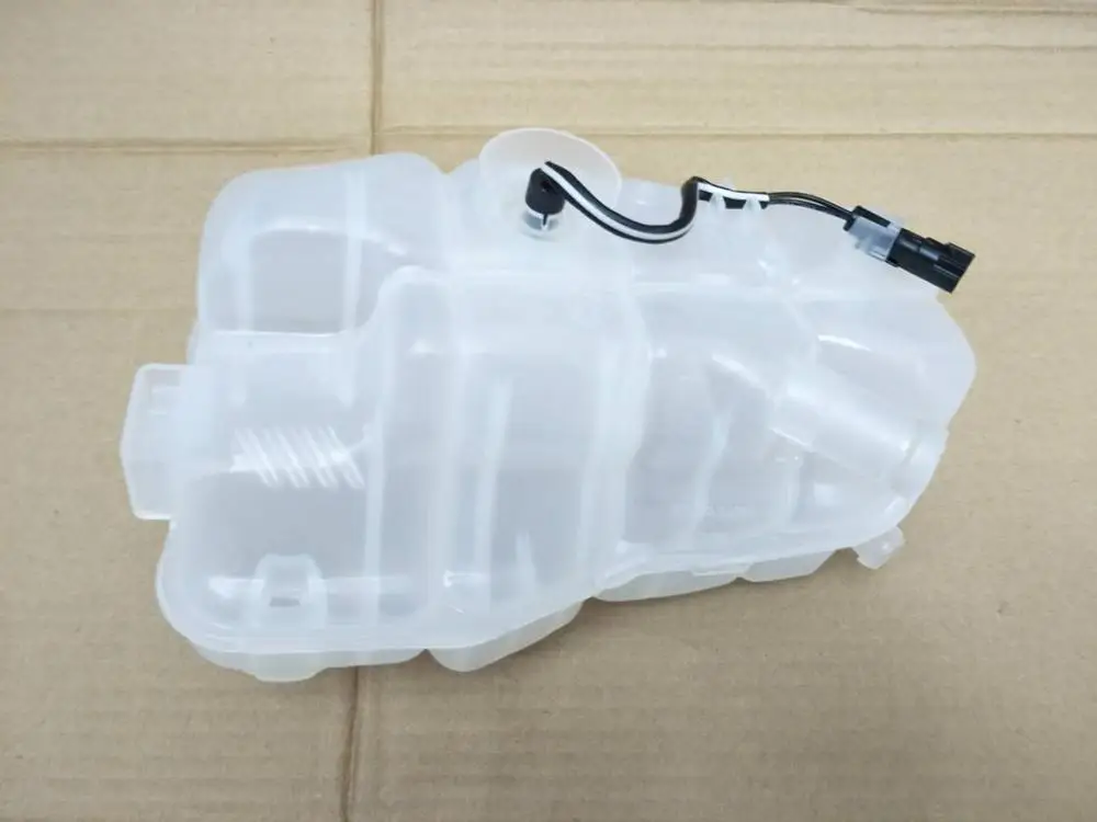 

Car Coolant Water Radiator Bottle Cooling Tank Reservoir for Volvo V40 1.6T 31338763