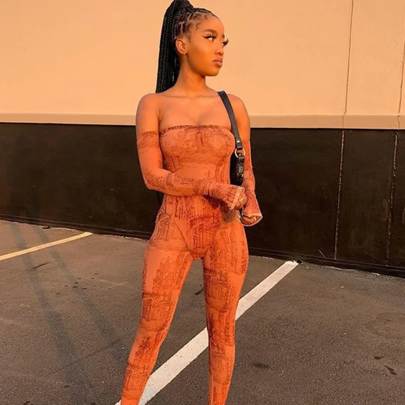 Новый костюм с принтом контрастных цветов открытыми плечами длинными рукавами и