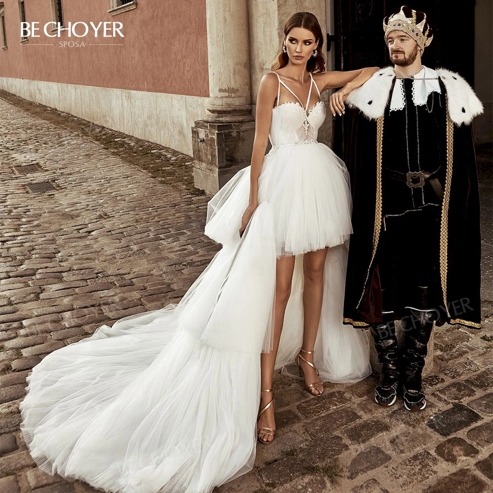 Модное свадебное платье со съемным шлейфом бальное 2 в 1 с бисером короткое