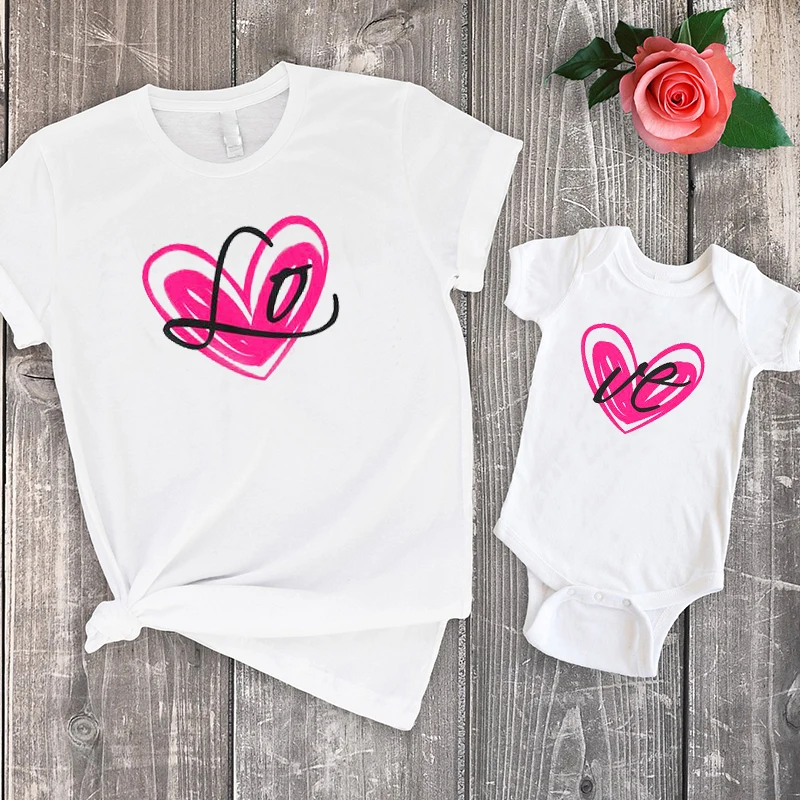 

Mommy and Me Outfit Love Print Fashion Sets Family Look Mama Matching Clothing Mother Daughter Matching Outfits Mom Baby 2019 M