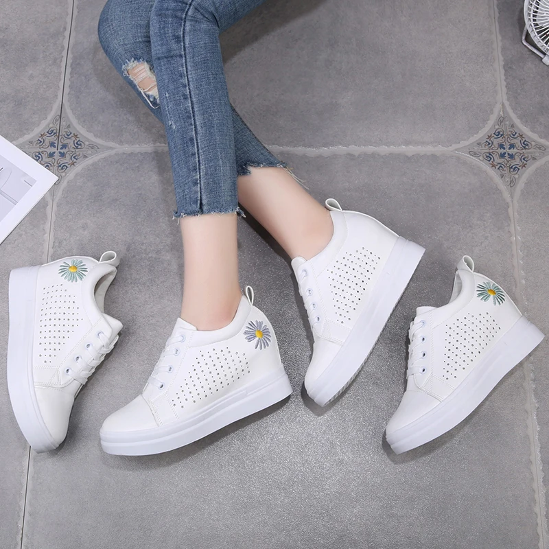 Повседневная обувь для женщин Лидер продаж Женская на скрытой танкетке Модная