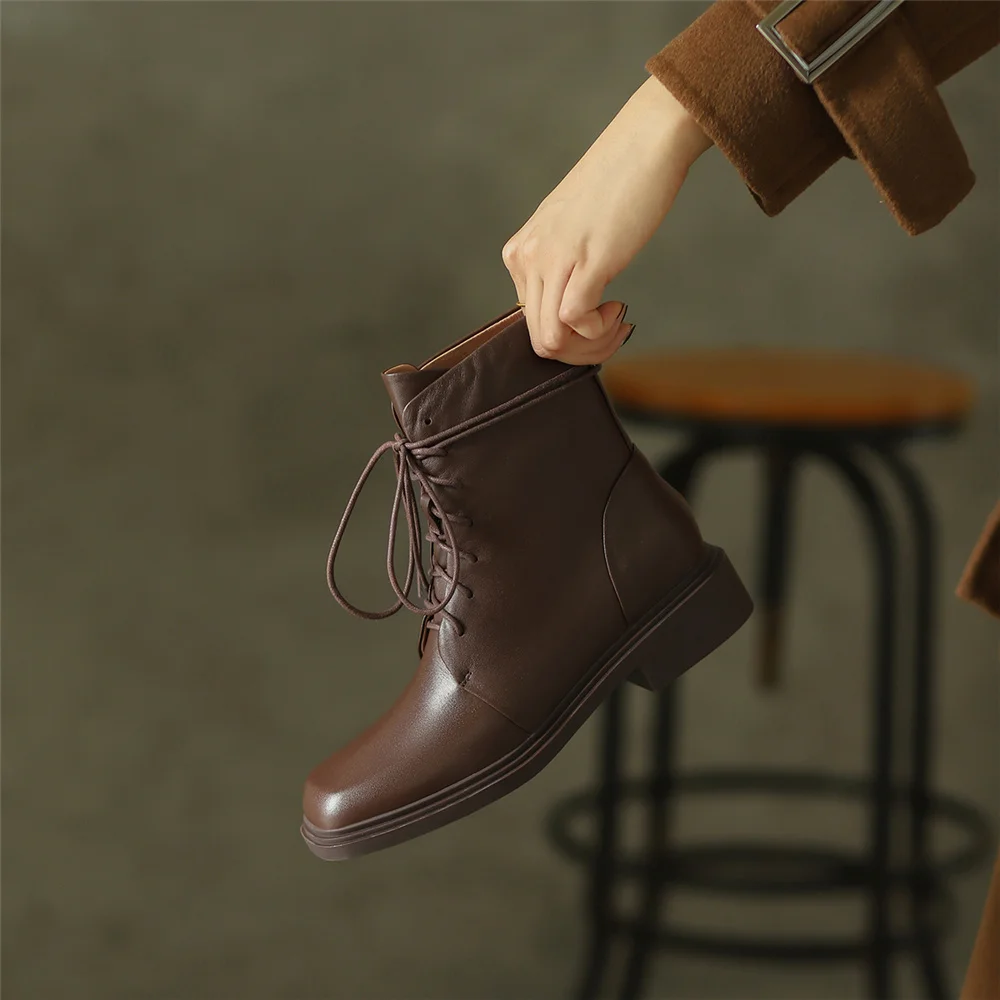 spesifikasi Sepatu Bot Pergelangan Kaki Superstar Hollywood Hak Tinggi 4Cm Gaya Preppy Platform Hangat Kulit Alami Ujung Persegi Yang Diikat Silang DSHL14 MUYISEXI