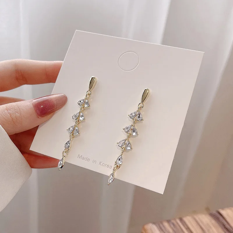 

New Cute Elegant Crystal Geometric Earrings For Women Students Elegant Fashion Water Drop Crystal Pendant Jewelry