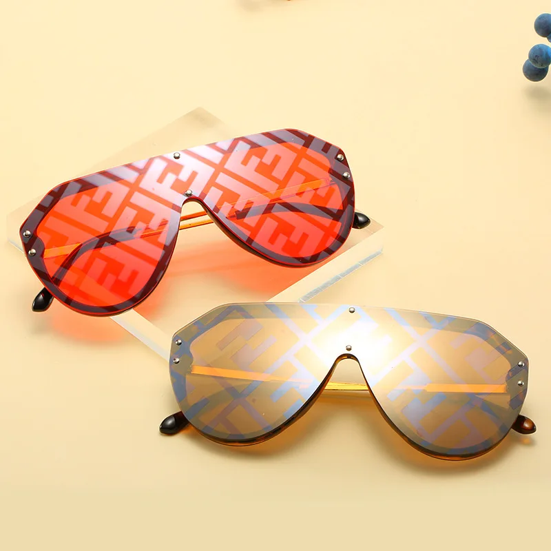 

New female letter FDA CE Watermark black Luxury oversized UV400 Black woman gafas Fashion Metal Sunglasses sun glasses