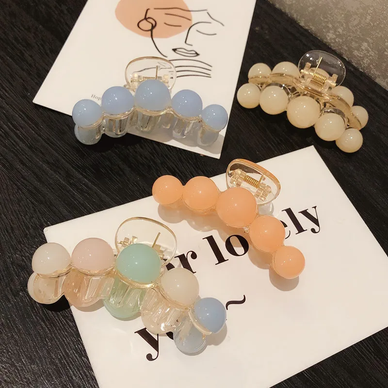 

2021 Sweet Smooth Color Acrylic Grasp Clip Simple Colorful Pearl Grasp Hair Crab for Women Makeup Fashion Hair Accessories