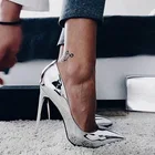 Пикантные женские туфли на высоком каблуке-шпильке; модель 2020 года; блестящие женские туфли-лодочки из лакированной кожи на золотистом каблуке; женские свадебные туфли с острым носком; цвет металлик, серебристый