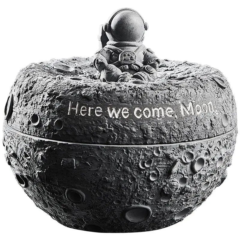 

Spaceman model ashtray astronaut statue Nordic bedroom decoration office bedroom creative decoration home decoration gift
