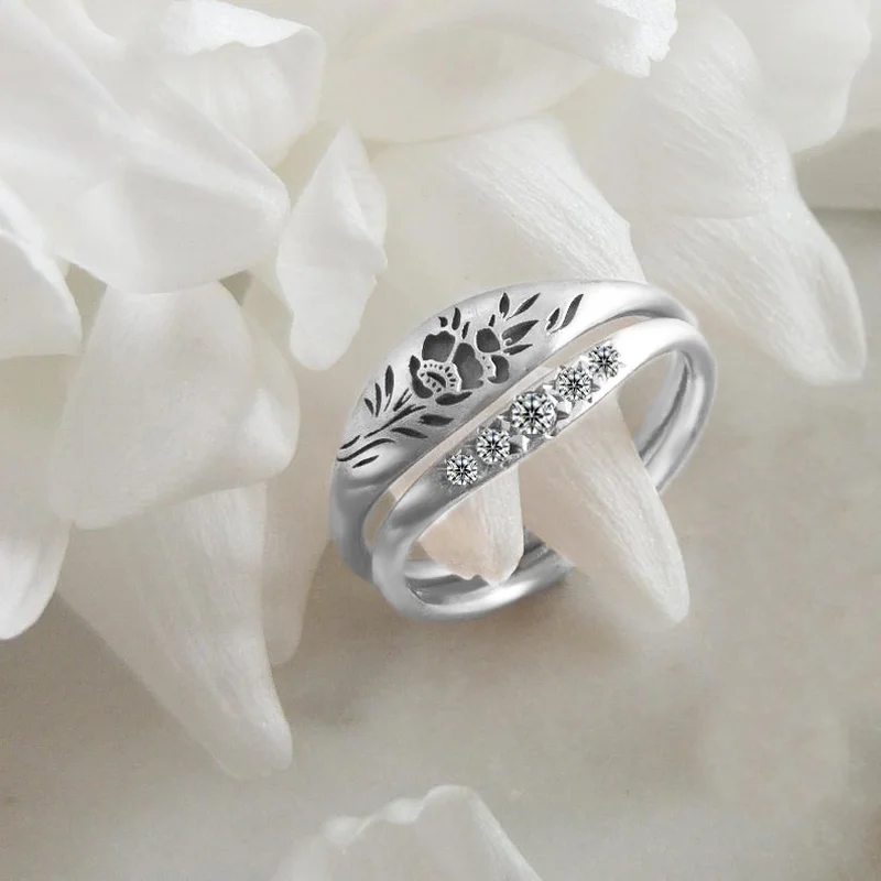

Popular Simple Fashion 2 Pcs/Set 5 Mixed Style Carved Hollow Flower Pattern Copper Female Ring for Women Party Jewelry