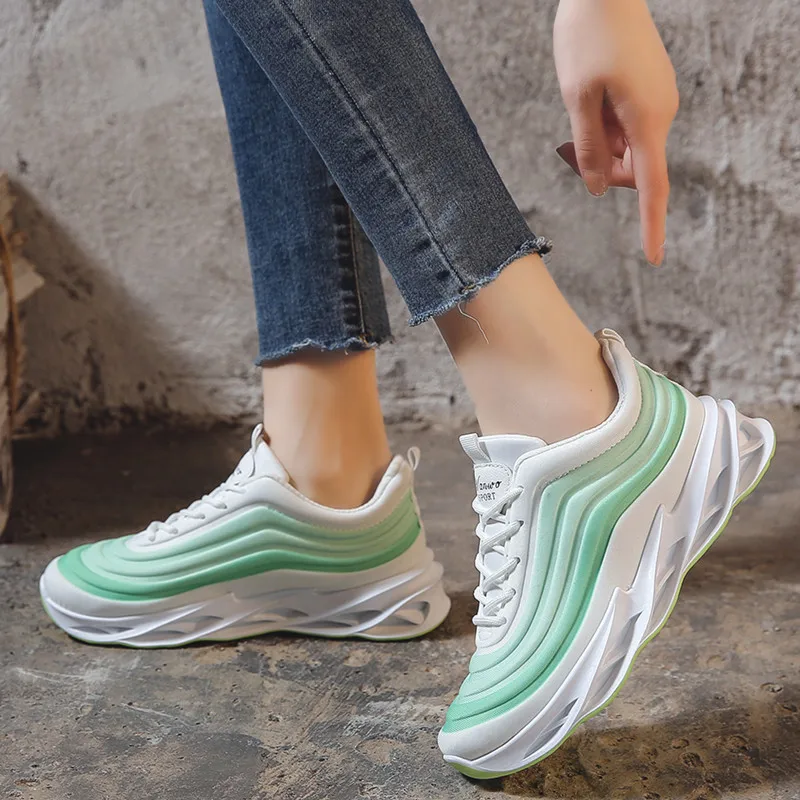 Женские белые кроссовки со скрытым каблуком 5 см массивная женская обувь на