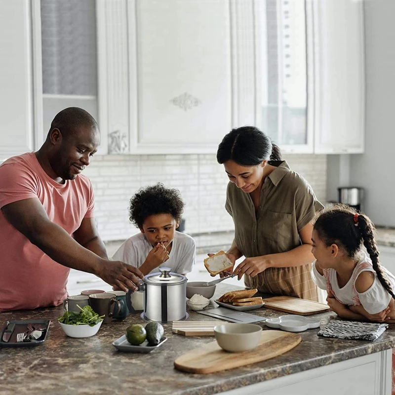 

Oil Storage Grease Keeper,304 Stainless Steel Bacon Grease Container with Dustproof Lid and Coaster Tray.1.3L