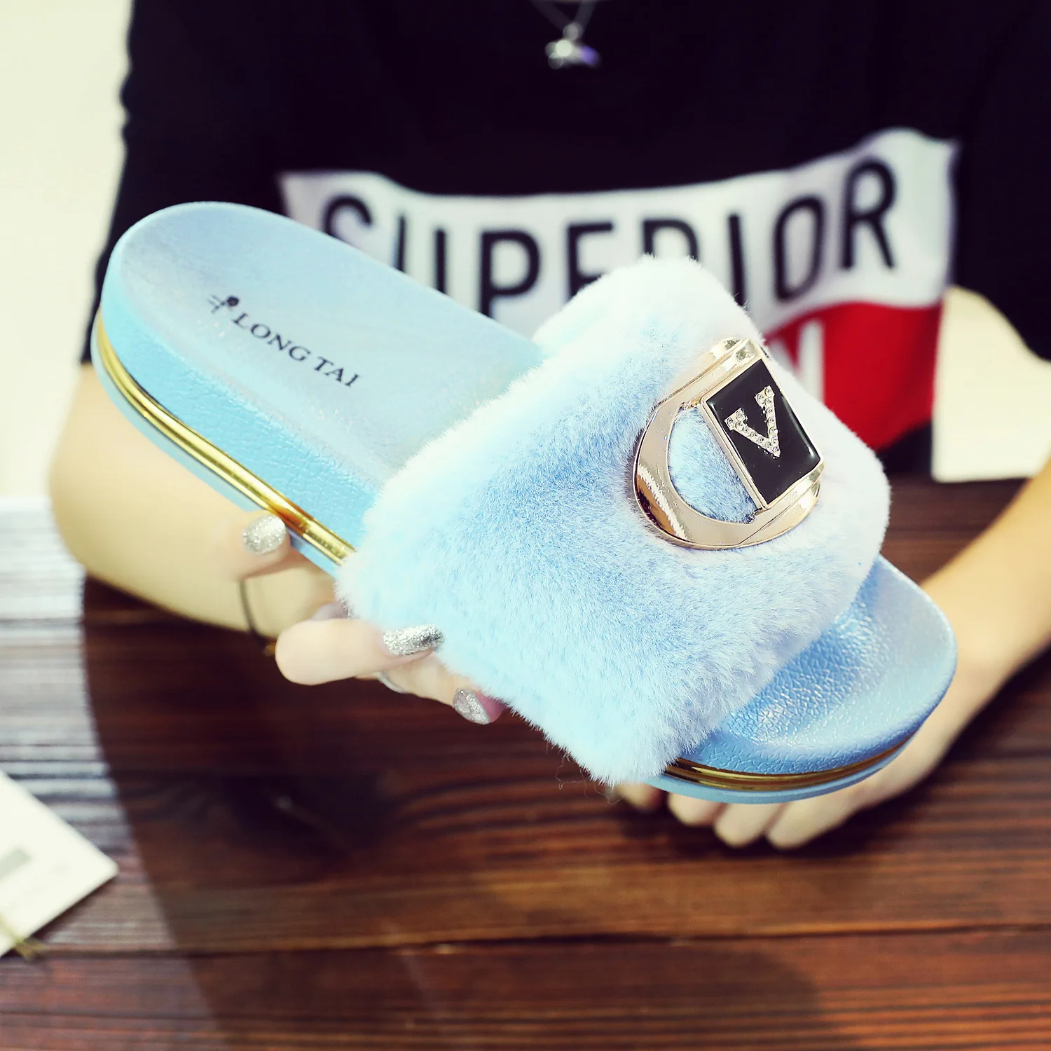 

Warm Shoes Woman Winter Slippers New Fashion Faux Fur Women Slippers Slip on Flip Flops Fur Slippers Female Slides