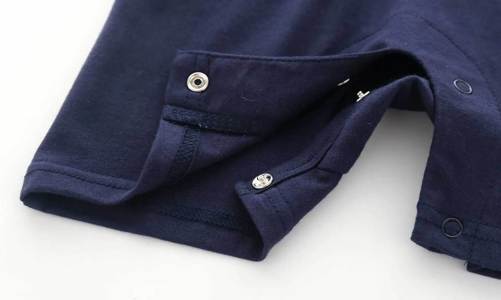 Весенне-осенние нагрудники для новорожденных детей с имитацией головного убора