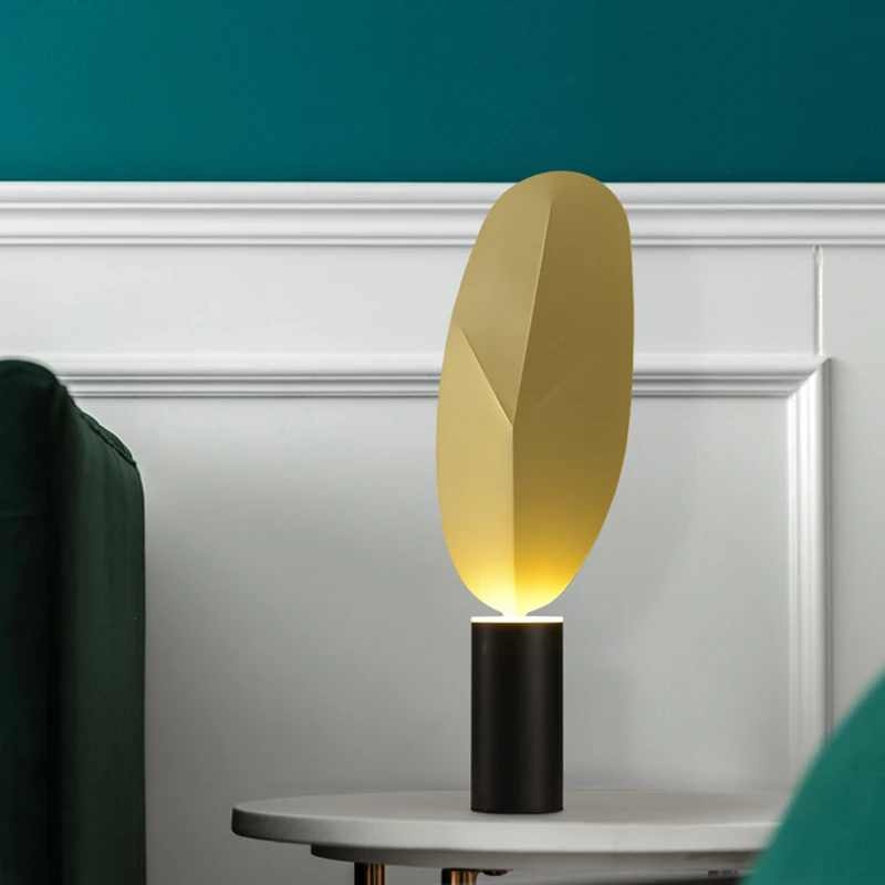 Современная декоративная настольная лампа в скандинавском стиле с листьями