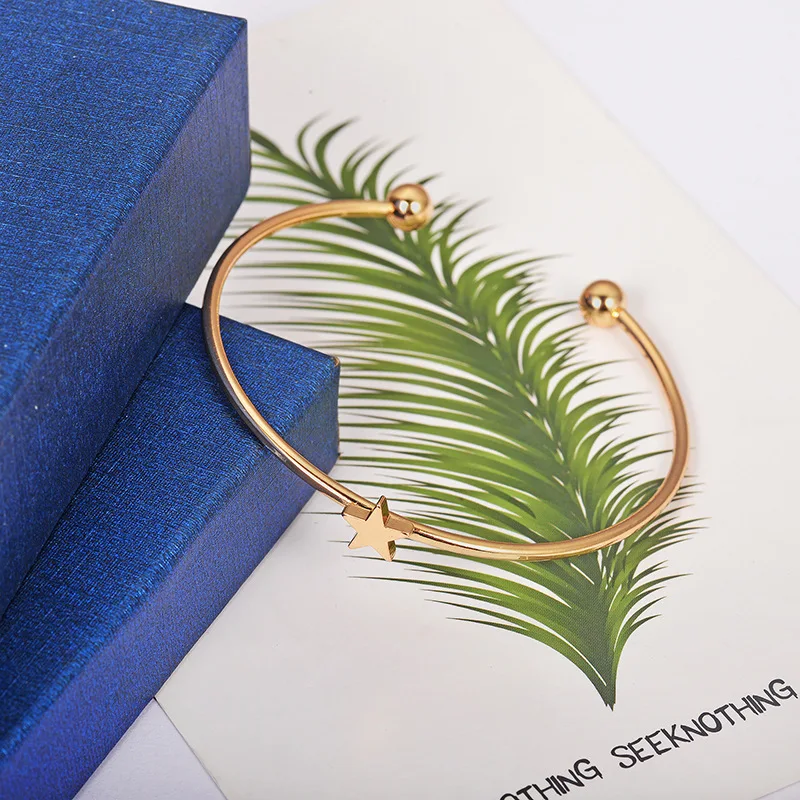 

Simple and fashionable star and moon diamond-studded glossy peach heart star bracelet four-piece bracelet