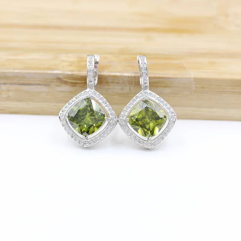 

Dubai 18 karat gold pendant earrings, rose gold tassel jewelry earrings for a wedding party elegant and beautiful lady's accesso