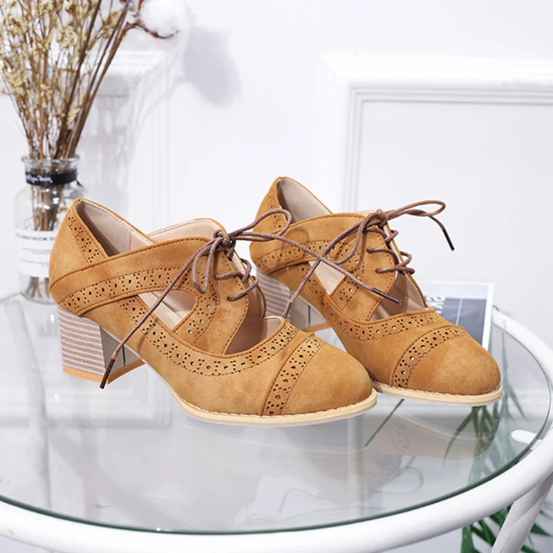 Женские туфли на квадратном каблуке с завязками лодыжках толстом со шнуровкой