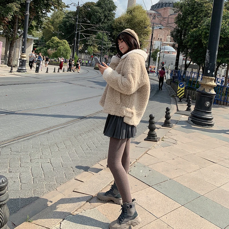 Женское пальто с отворотом MISHOW однотонное однобортное Прямое густым мехом на