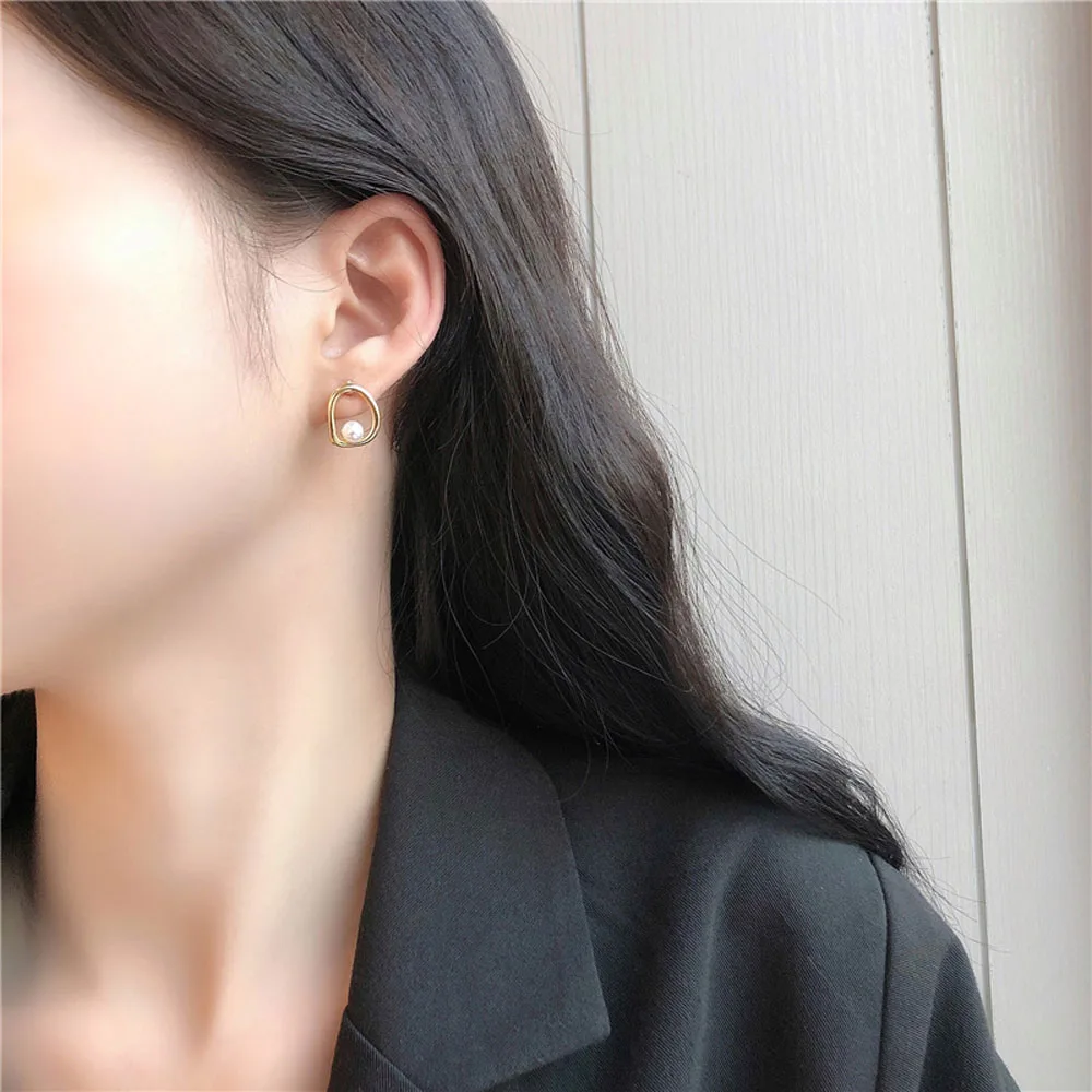 

Pearl Earring Web Celebrity Earrings 2021 New Tide Contracted Cold Wind Small Earrings Women Jewelry Gifts