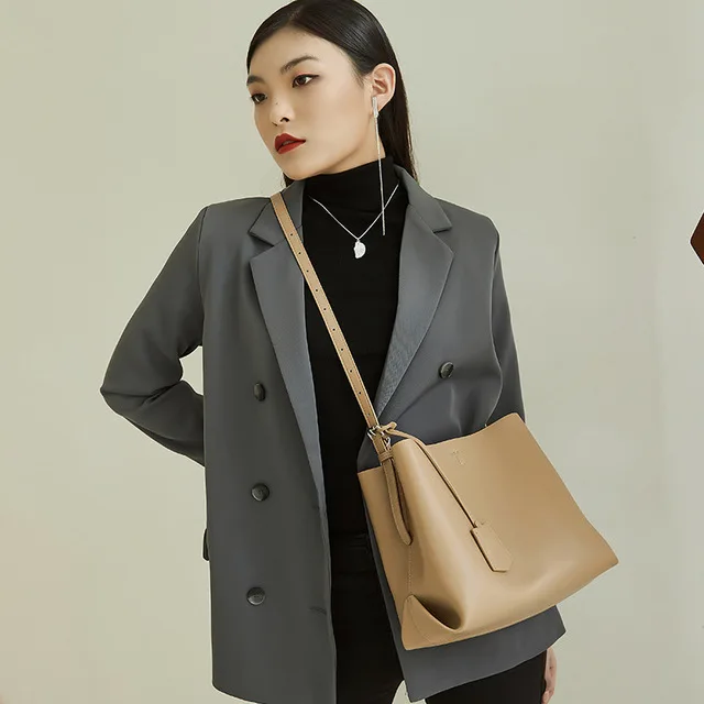 

Customized Fashion Ladies Genuine Leather Bucket Bag Women Shoulder Satchel Bag Nappa Leather Large Capacity Bag with Tag