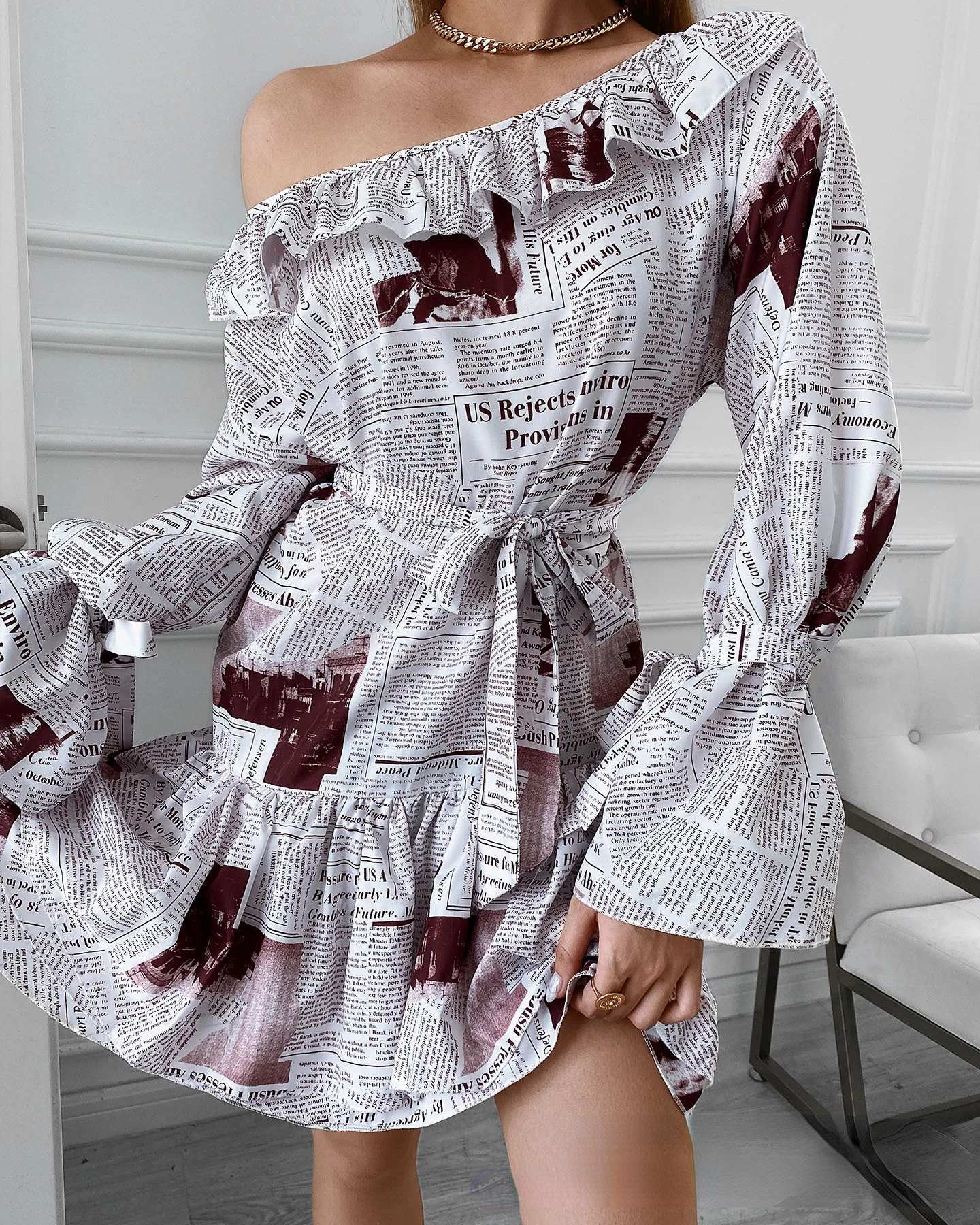 

Off white lettered newspaper print oblique neck Ruffle Dress non positioning print belt women's casual miniskirt