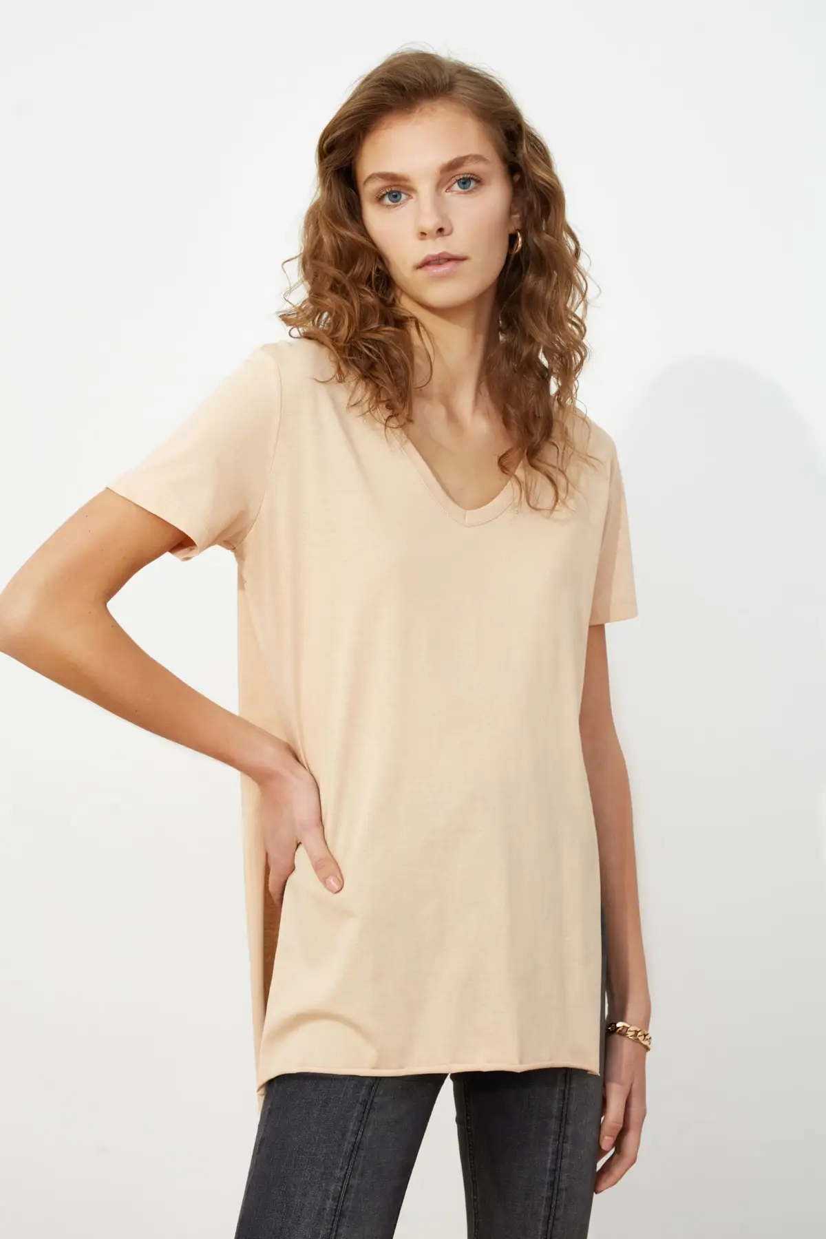 

Trendyol V-Neck Asymmetrical Knitted T-Shirt TWOSS20TS0927
