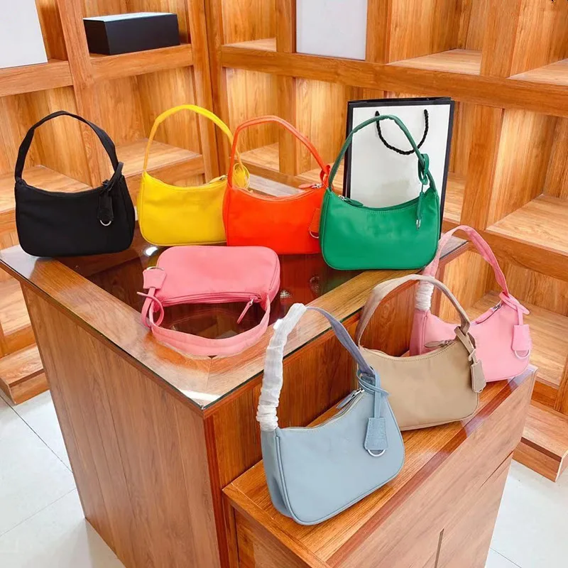 

Moment 2020 nylon bag for lady handbag with light weight brand design bags leisure style sports design
