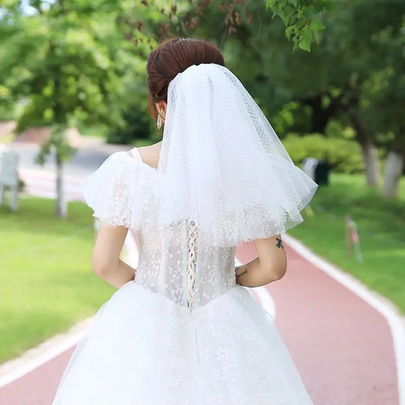 4 Tier Layered Women Wedding Veil Hollow Out Grid Mesh Short Fluffy Tulle Retro Bridal Veil Night Party Costume With Metal Combs