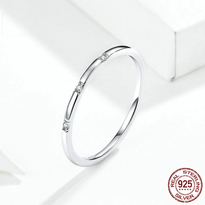 

Женское кольцо из серебра 925 пробы, с черными кольцами