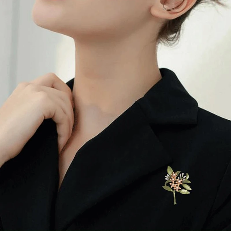 

Crystal Flower Brooch Lapel Pin Fashion Rhinestone Women Wedding Hijab Pins Large Brooches 2021 New Designer Jewelry Gift