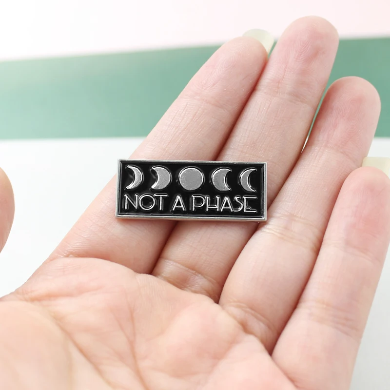 Милый Хэллоуин загадочная Луна лозунг &quotне фаза&quot брошь Drak Черный Серебряный