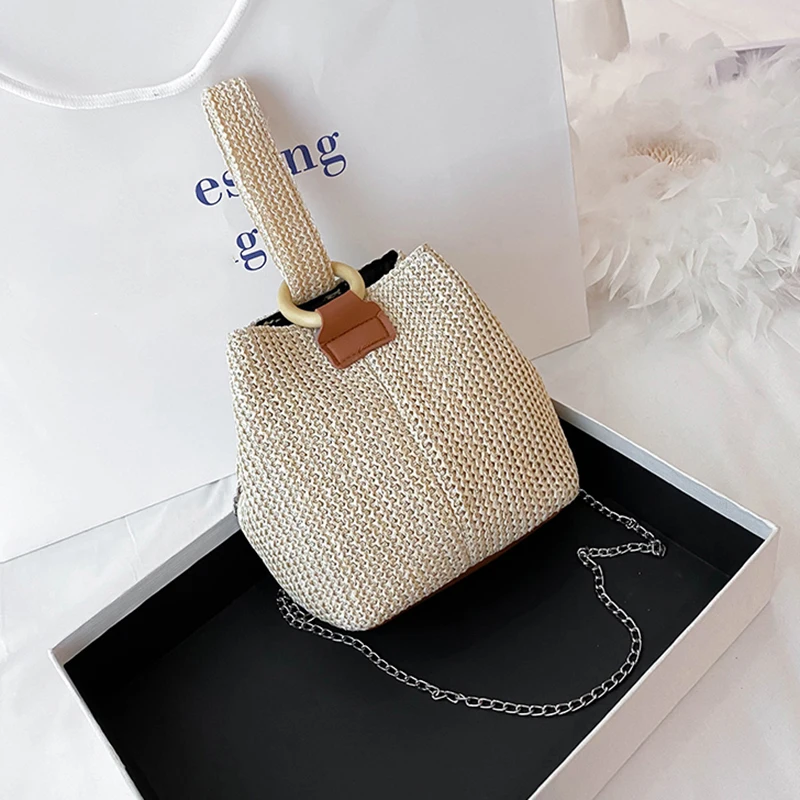 

[EAM] Women New Ring Straw Woven Ladies Mini Handbag Bucket Personality All-match Top-handle Bag Fashion Tide 2021 18A3121