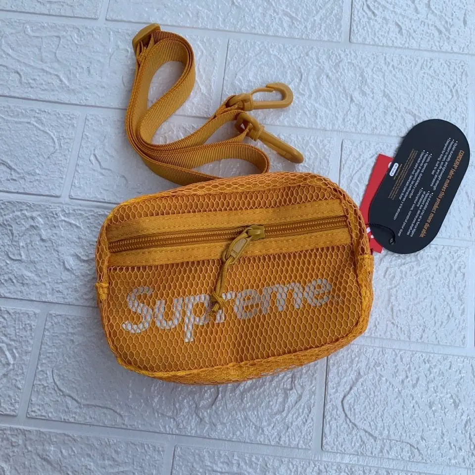 

Spot supreme shoulder bag new 20SS tide brand shoulder bag mobile phone bag sports leisure bag small bag for men and women