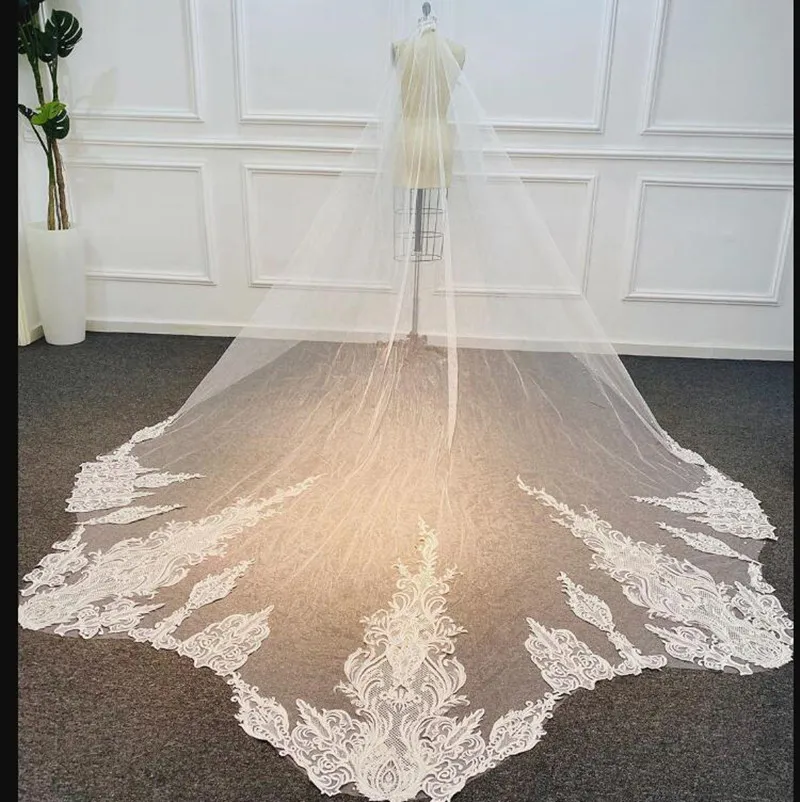 

Chapel Length Bridal Veils Lace Appliques In Stock Long Wedding Veils White Ivory Designer Vestido De Noiva Longo Wedding Veil