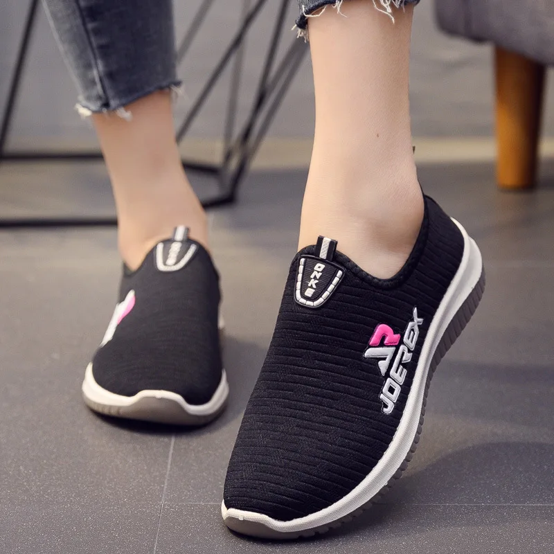 

2020 new women's shoes breathable flat heel women's cloth shoes flying weaving walking shoes