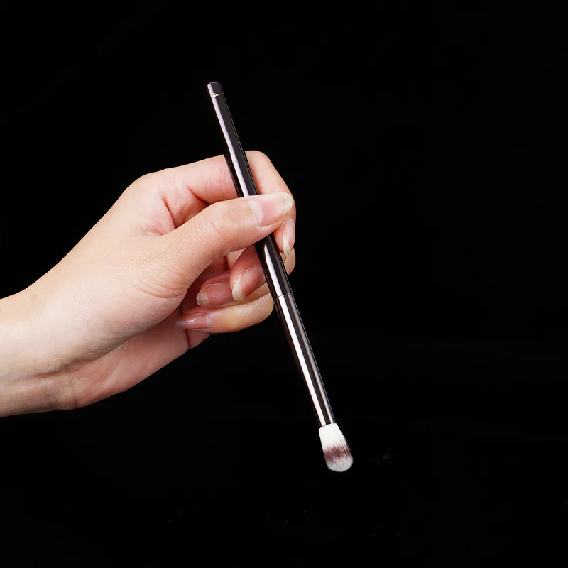 Кисть для нанесения макияжа в виде песочных часов с металлической ручкой мягкие