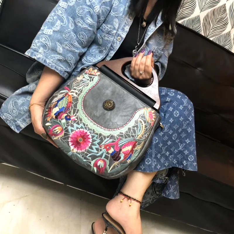 Женская кожаная сумка с вышивкой Johnature вместительная на плечо в стиле ретро 2021| |