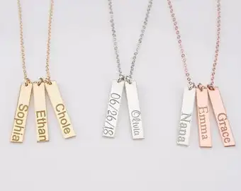 

Персонализированные вертикальные бар ожерелье, имя ребенка ожерелье для мамы, вертикальное ожерелье "координаты" ожерелье, монограмма верт...