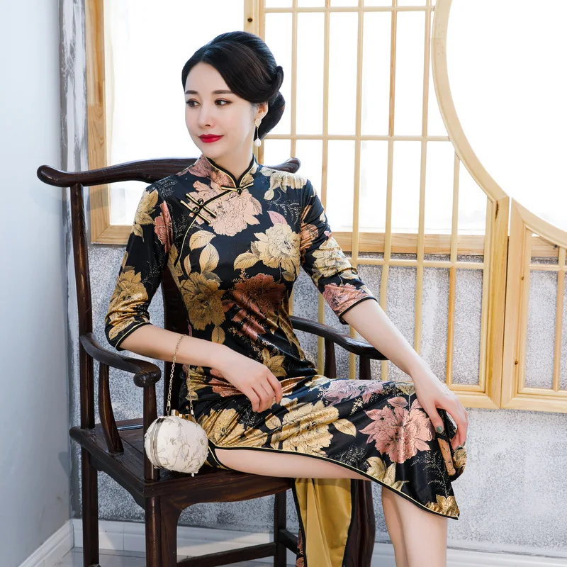 

Осень-зима Cheongsam золото бархат Мода Бронзовый принт, рукав «три четверти», платье для мамы и дочки, одежда в стиле Ципао классический совреме...