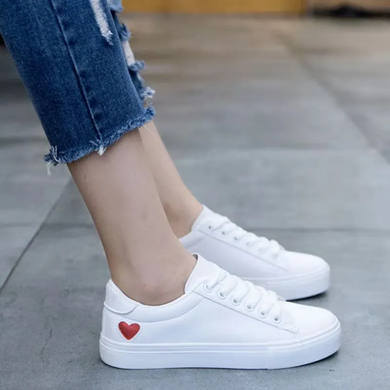

2021 Autumn Woman Shoes Fashion New PU Leather Ladies Breathable Cute Heart Flats Casual White Sneakers