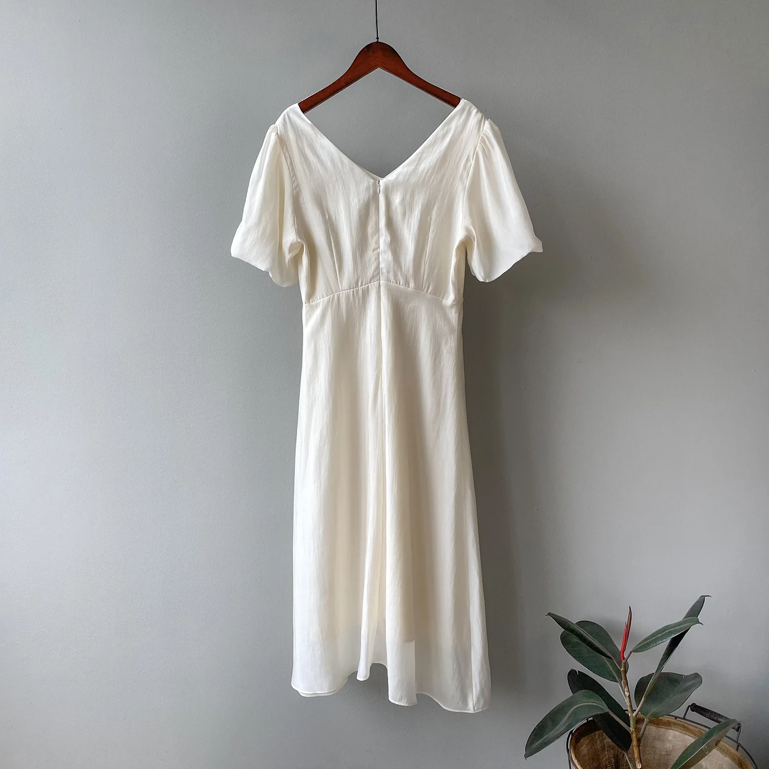 

Double V-neck Dress Women's 2021 Summer New French Pleated High Waist Bubble Sleeve Skirt 80168